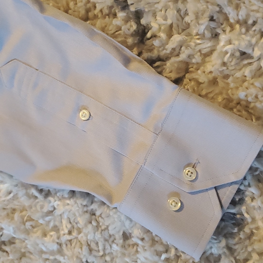 Button down - Picture 3 of 3